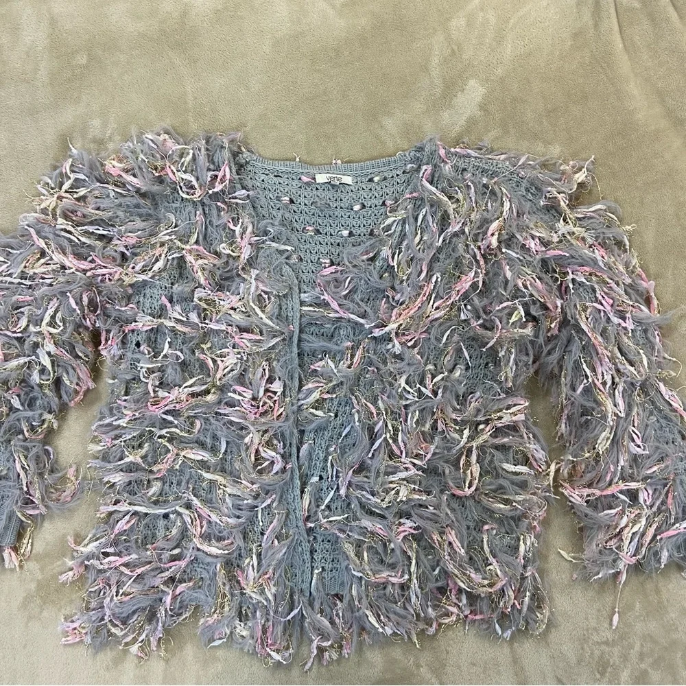 Verte Gray, Pink, White Ribbon and Yarn Adorn this fun Sweater size S/M - Picture 1 of 9